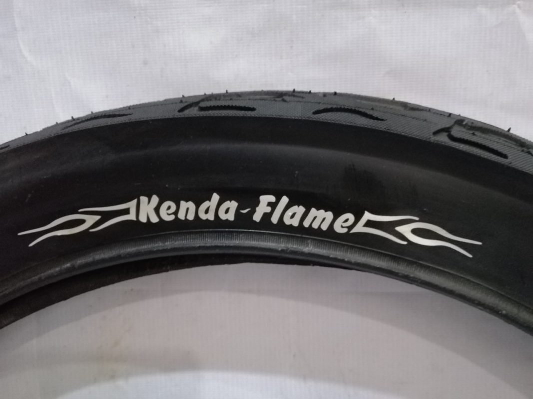 Kenda Bicycle Tire 24 x 3.0 Kenda Flakes Black - Infinix Wordwide